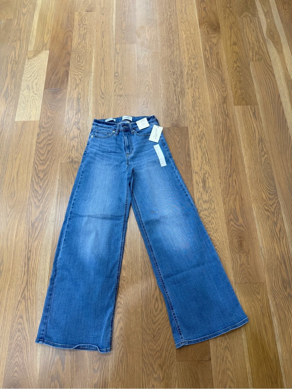 Universal Thread Wide-Leg Jeans in Medium Blue Wash